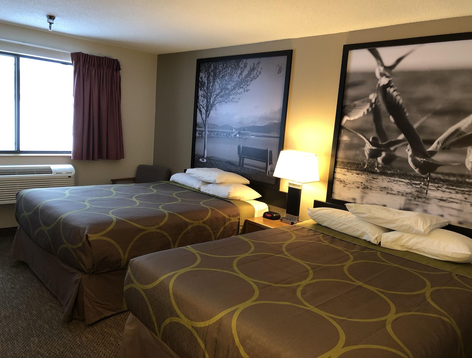 Super 8 By Wyndham Salmon Arm Hotel Ngoại thất bức ảnh