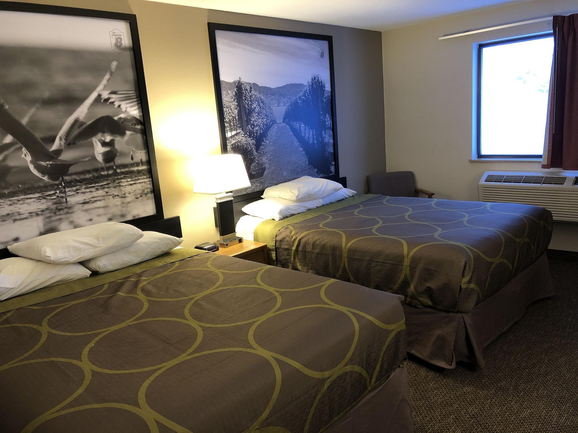 Super 8 By Wyndham Salmon Arm Hotel Ngoại thất bức ảnh