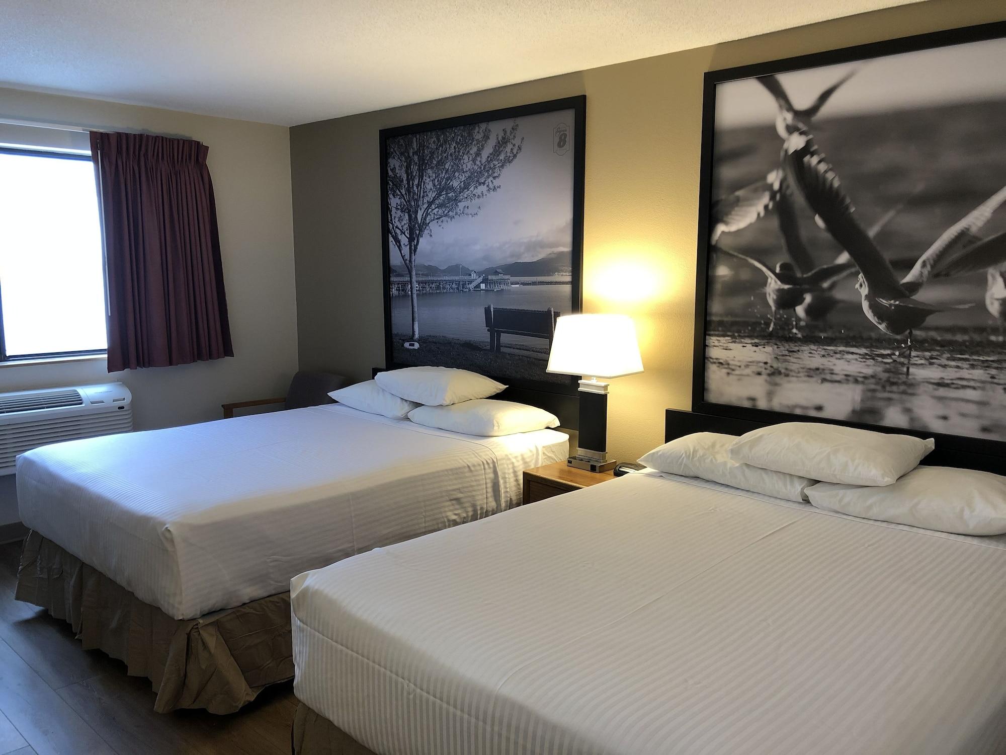 Super 8 By Wyndham Salmon Arm Hotel Ngoại thất bức ảnh