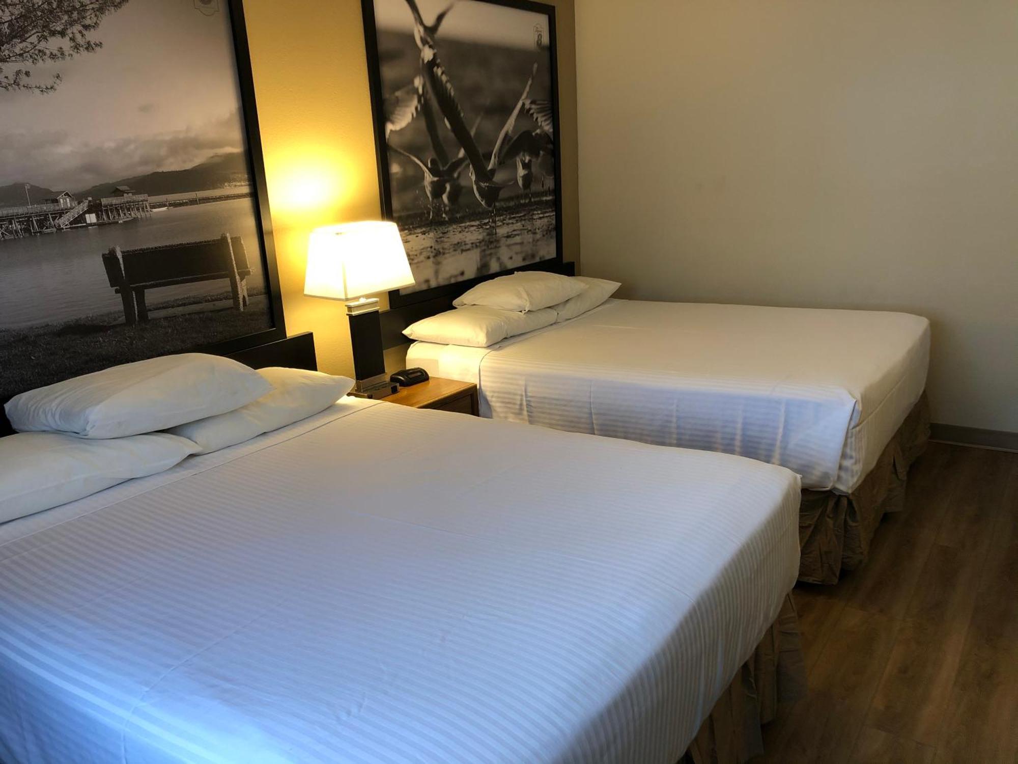 Super 8 By Wyndham Salmon Arm Hotel Ngoại thất bức ảnh