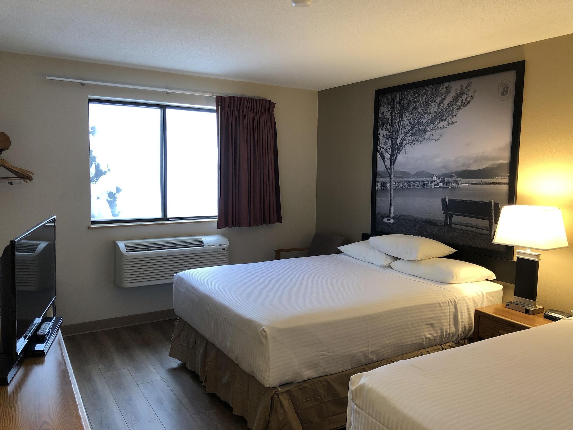 Super 8 By Wyndham Salmon Arm Hotel Ngoại thất bức ảnh