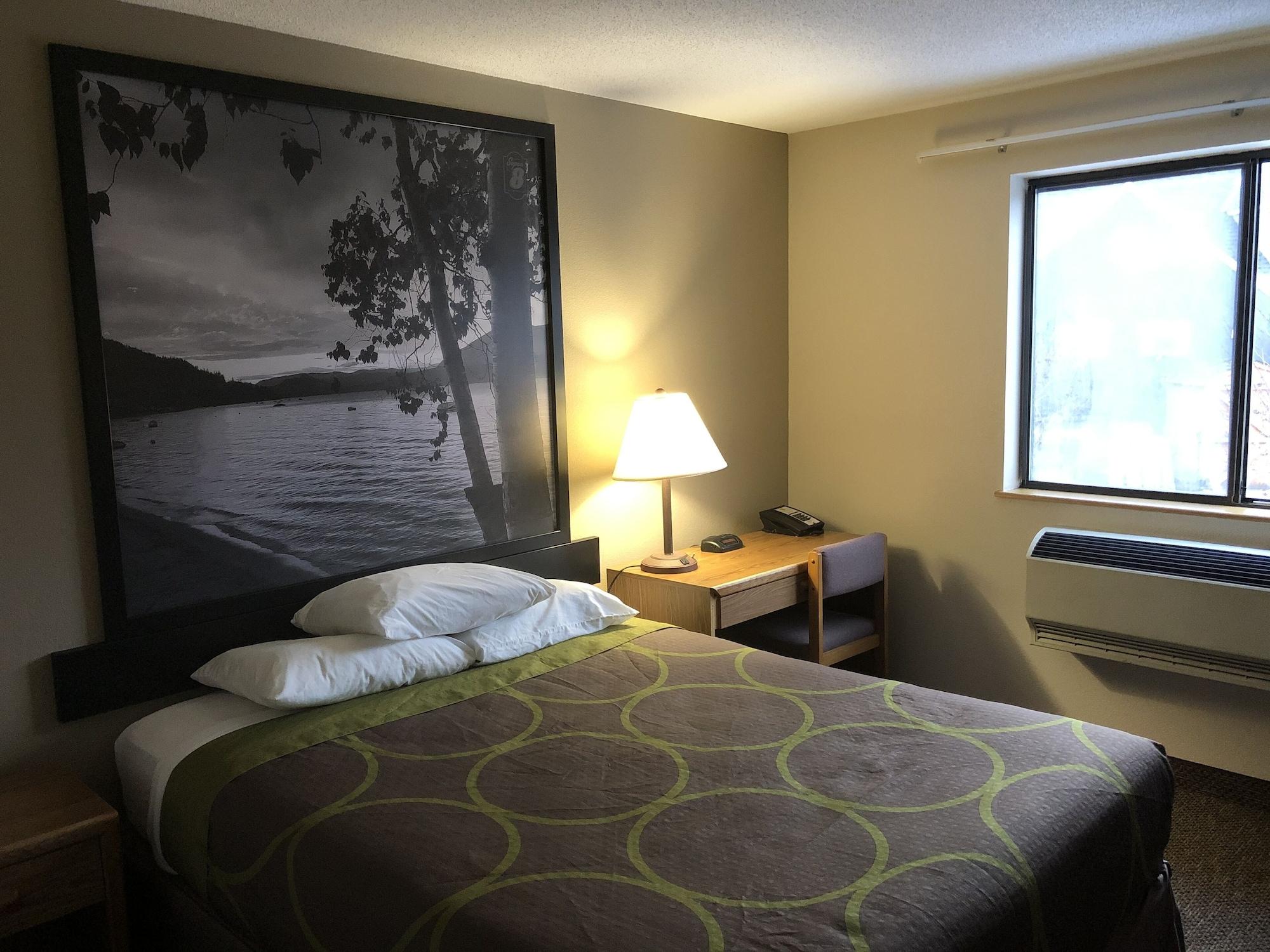 Super 8 By Wyndham Salmon Arm Hotel Ngoại thất bức ảnh