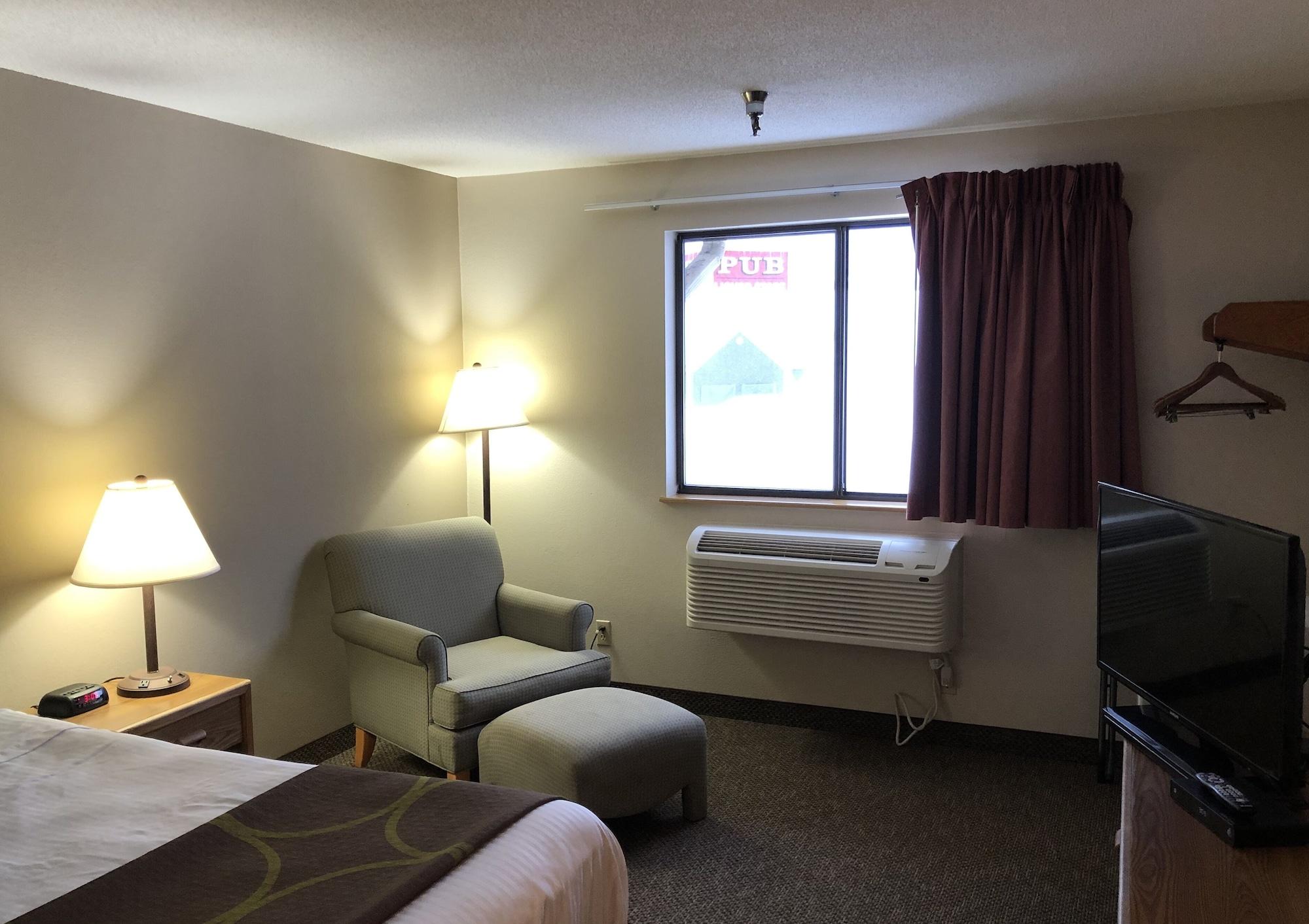Super 8 By Wyndham Salmon Arm Hotel Ngoại thất bức ảnh