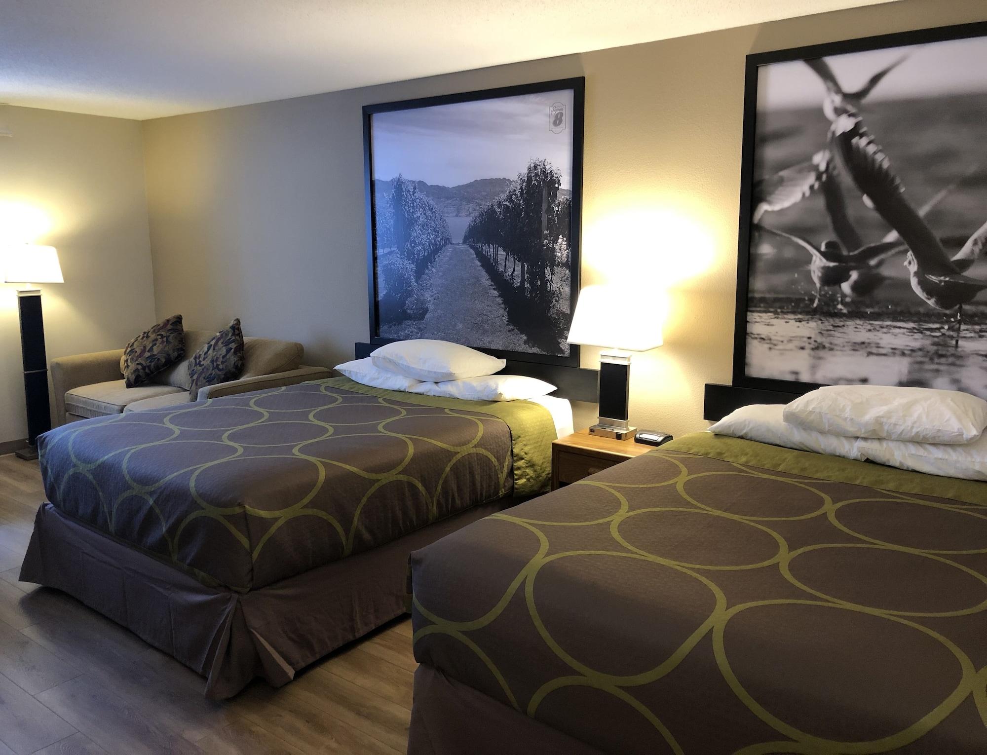 Super 8 By Wyndham Salmon Arm Hotel Ngoại thất bức ảnh