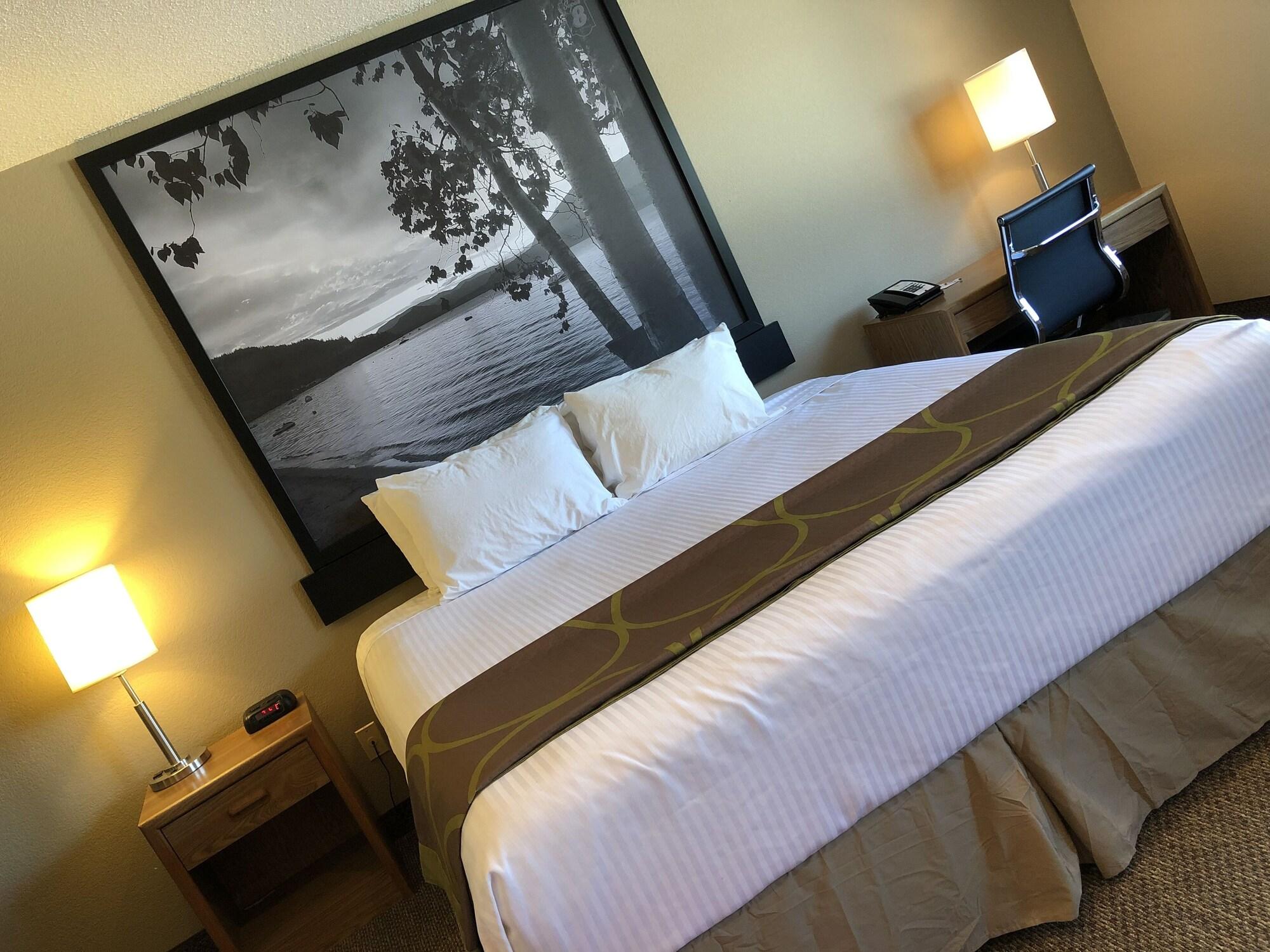 Super 8 By Wyndham Salmon Arm Hotel Ngoại thất bức ảnh