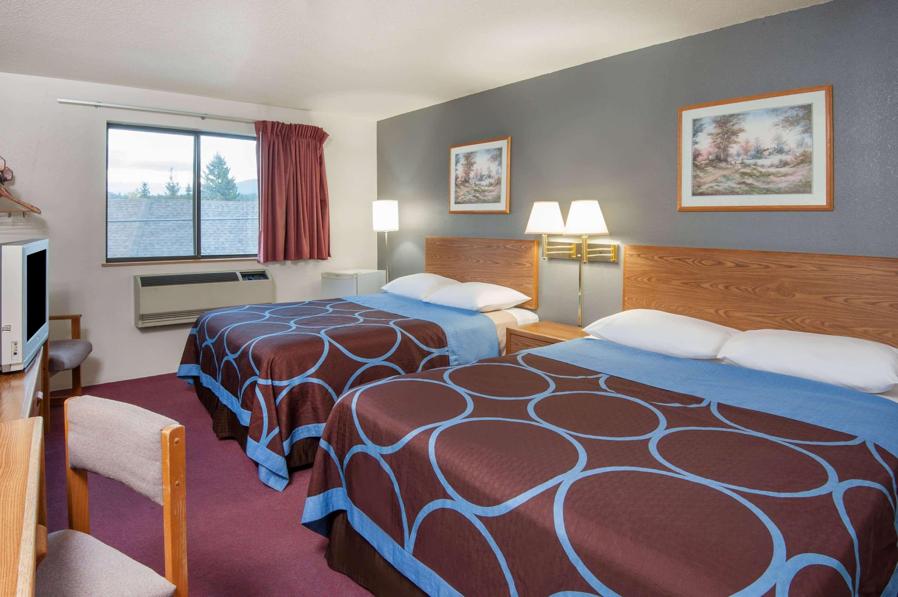 Super 8 By Wyndham Salmon Arm Hotel Ngoại thất bức ảnh
