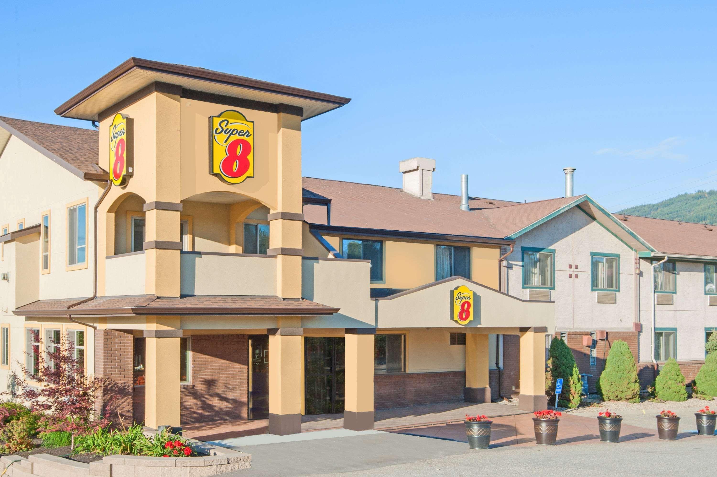 Super 8 By Wyndham Salmon Arm Hotel Ngoại thất bức ảnh