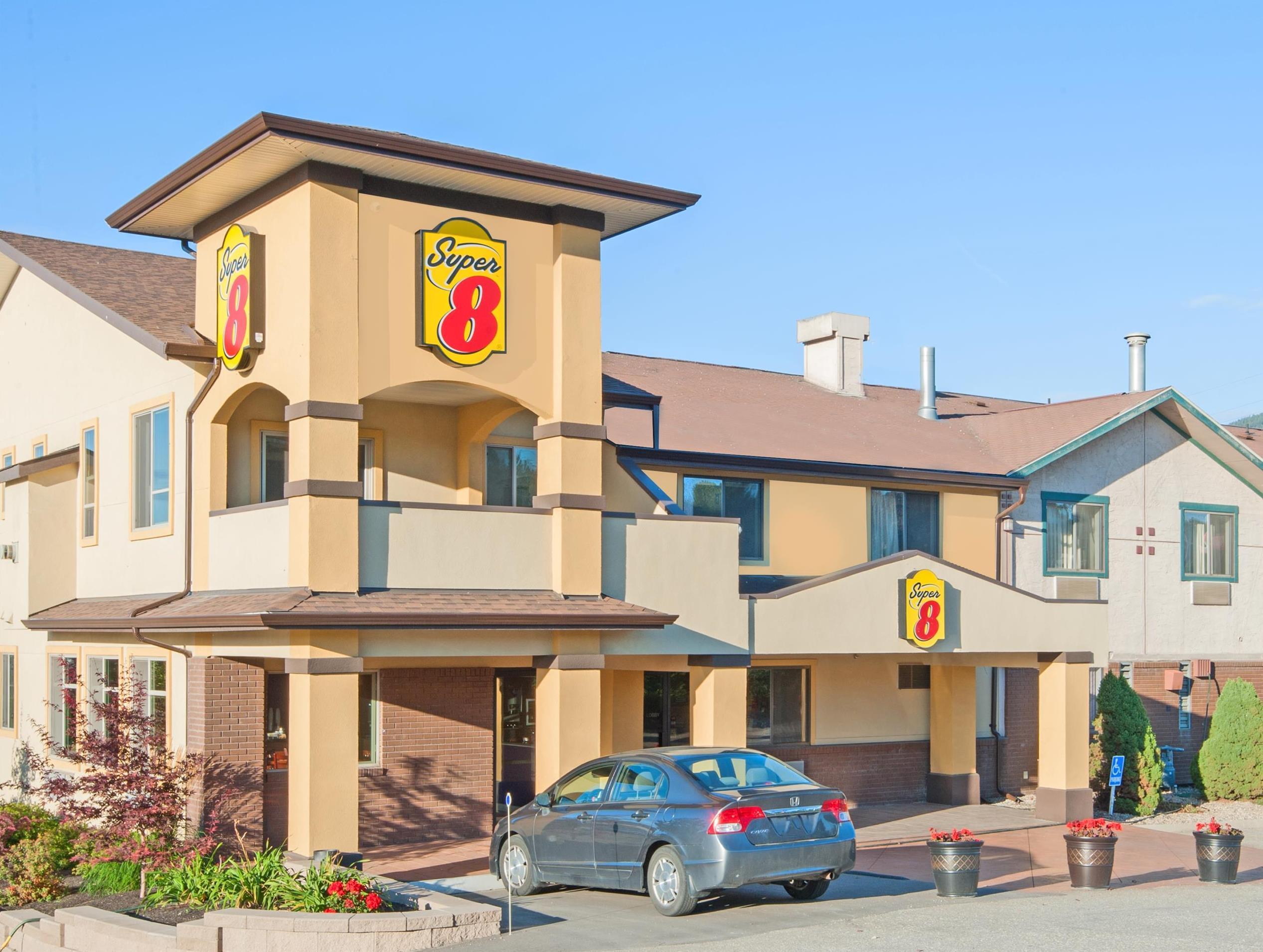 Super 8 By Wyndham Salmon Arm Hotel Ngoại thất bức ảnh