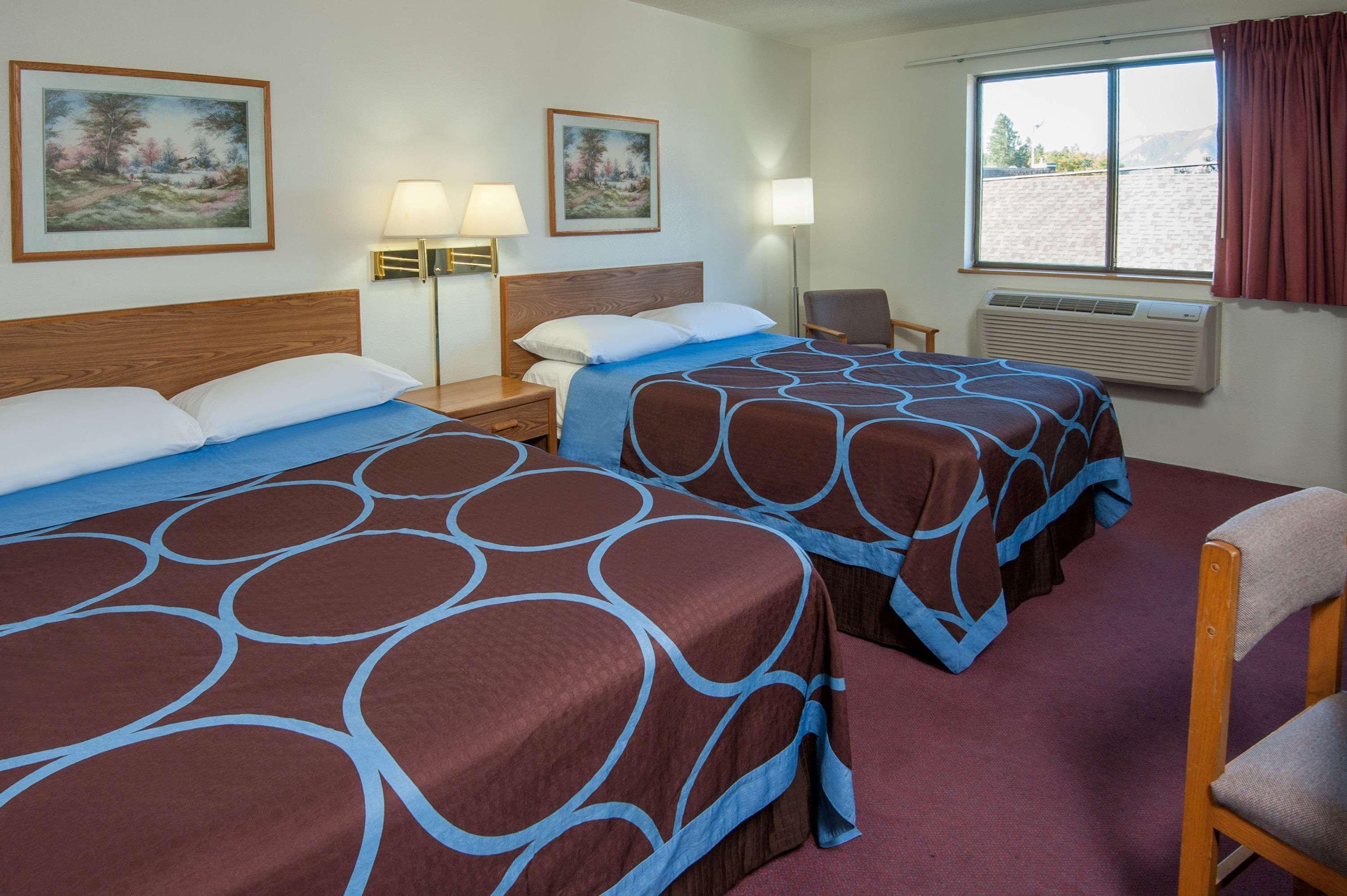 Super 8 By Wyndham Salmon Arm Hotel Ngoại thất bức ảnh