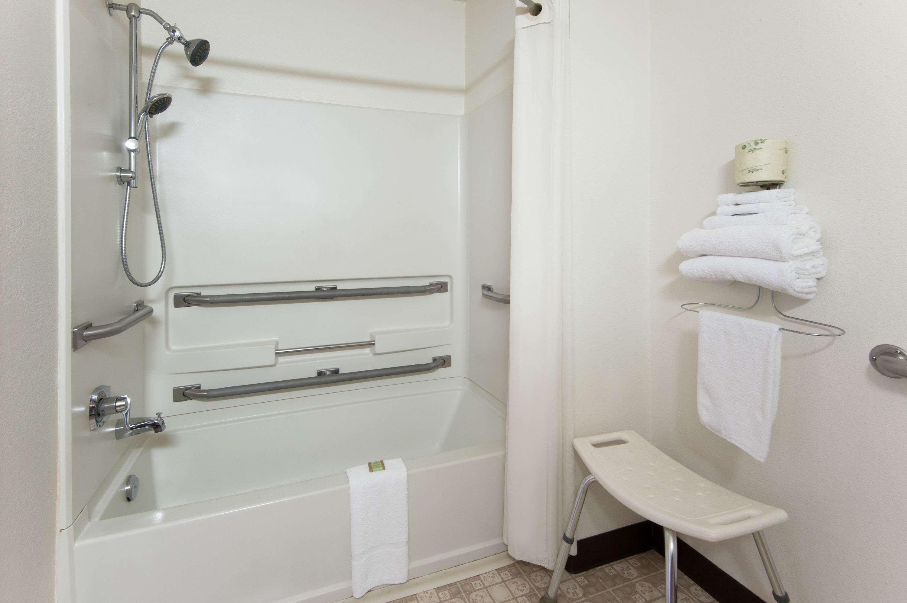 Super 8 By Wyndham Salmon Arm Hotel Ngoại thất bức ảnh