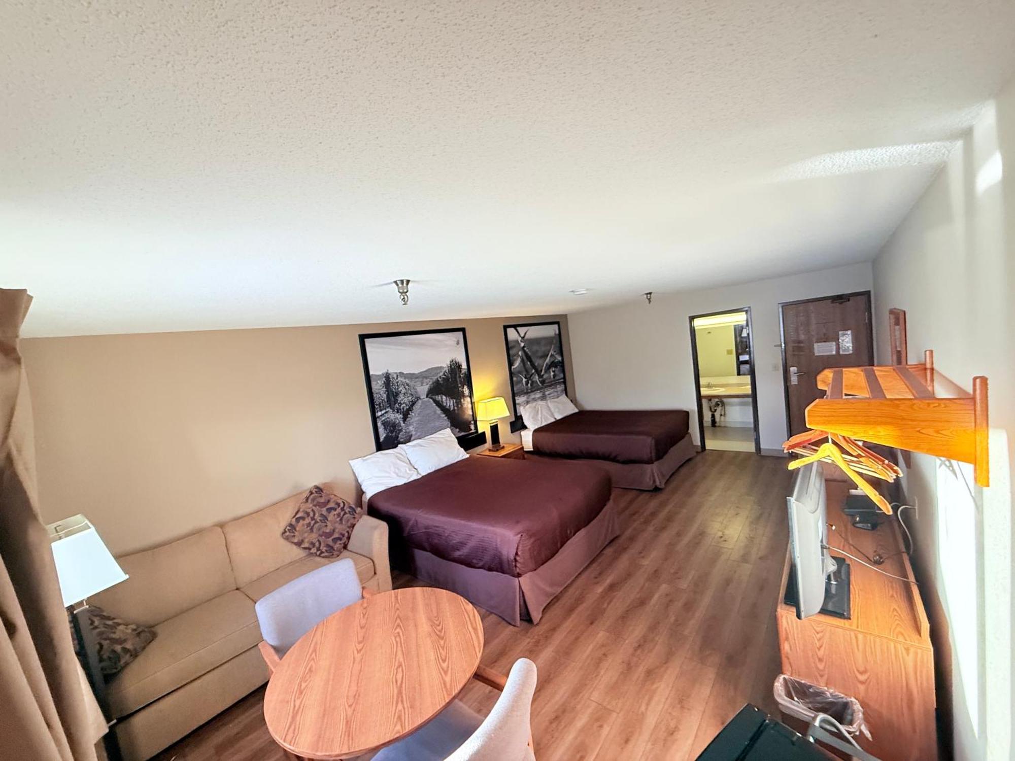 Super 8 By Wyndham Salmon Arm Hotel Ngoại thất bức ảnh